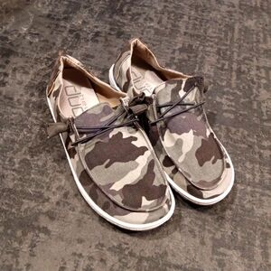 Hey Dude Wendy Womens Size 7 Green Camo Slip On Casual Loafer Shoes